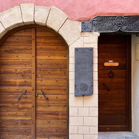 Suite "Chalet" Dans Maison De Village La Brigue Eksteriør bilde