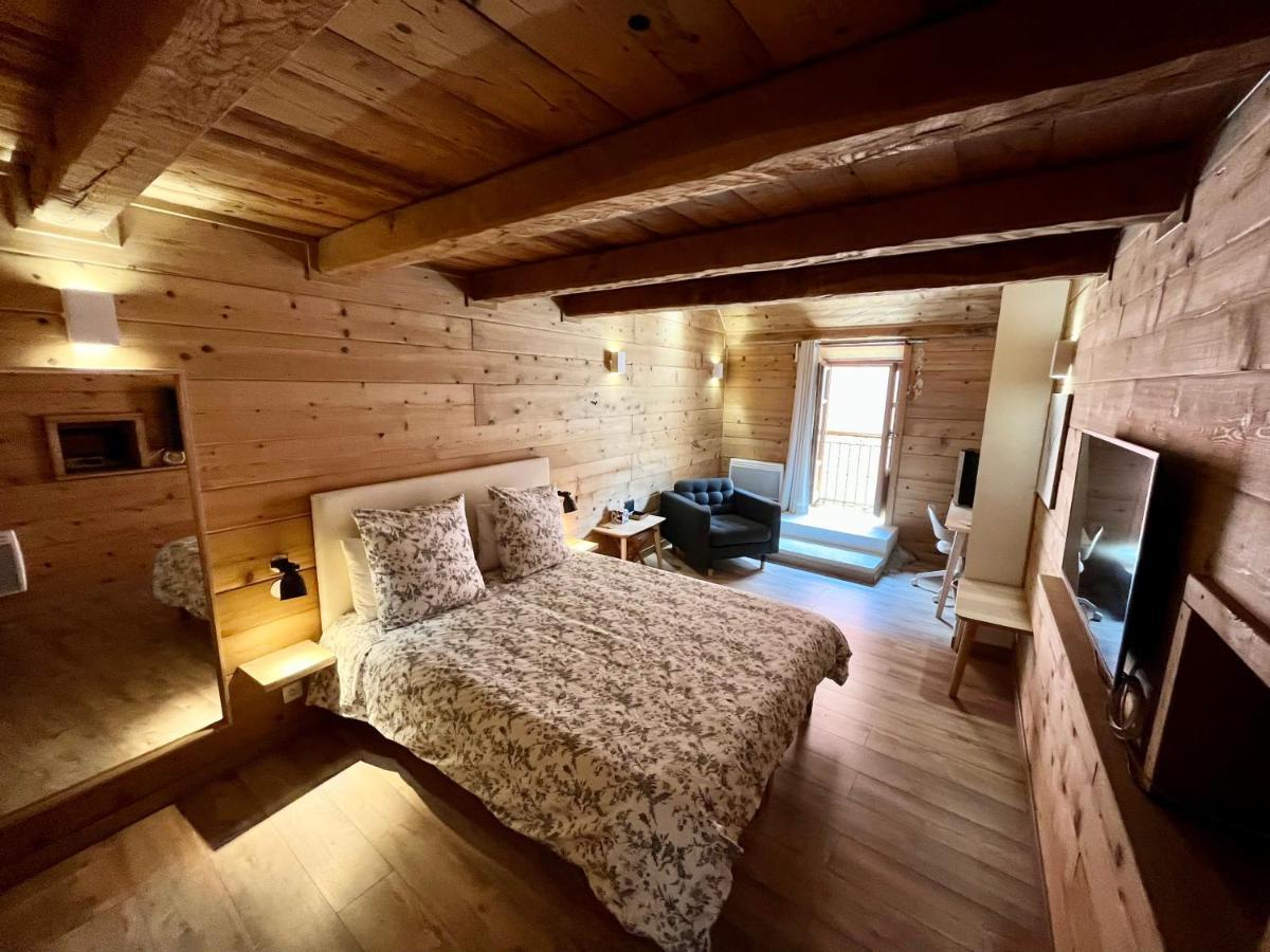 Suite "Chalet" Dans Maison De Village La Brigue Eksteriør bilde