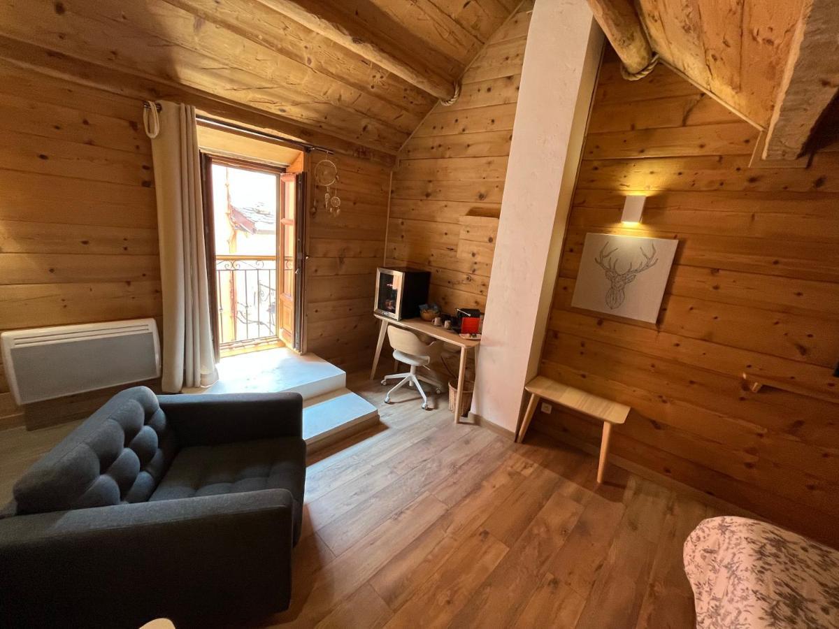Suite "Chalet" Dans Maison De Village La Brigue Eksteriør bilde